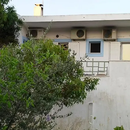 Christos House Apartman *